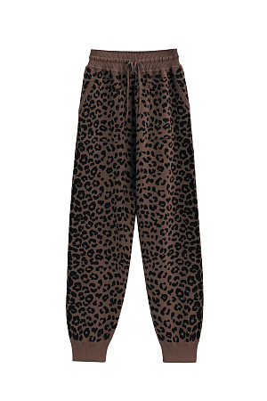 коричневый Трикотажные джоггеры из вискозы с анималистичным принтом, имитирующим пятна леопарда. Модель выполнена в спортивном стиле, с широким эластичным поясом на кулиске, боковыми карманами и манжетами на резинке.
