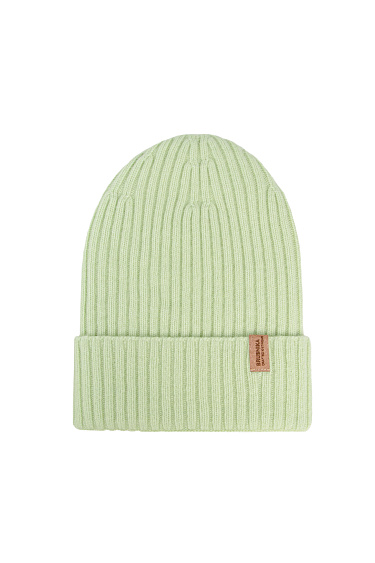 Объёмная цельновязаная шапка