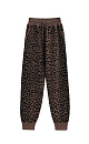 Трикотажные джоггеры из вискозы с анималистичным принтом, имитирующим пятна леопарда. Модель выполнена в спортивном стиле, с широким эластичным поясом на кулиске, боковыми карманами и манжетами на резинке.
