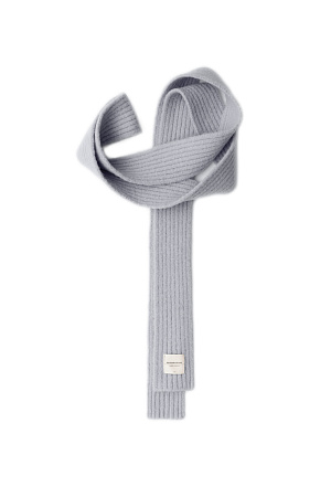 серый Трикотажный шарф из шерсти с добавлением мохера. Изделие выполнено в рубчик. С брендированным ярлыком.