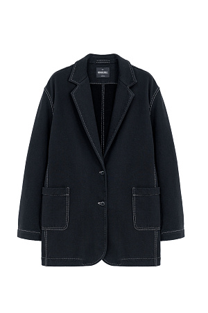 черный Однобортный жакет свободного силуэта. Модель с накладными карманами, спущенной линией плеча и контрастной отстрочкой. Дополнить образ можно брюками в таком же стиле.