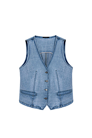 синий Джинсовый жилет. Модель прямого кроя с V-образным вырезом и имитацией карманов. Застежка на пуговицы.