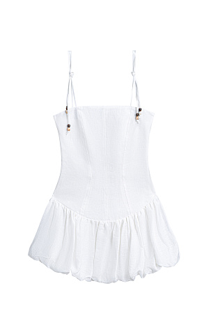 белый Платье длины мини из 100% льна с юбкой-баллон. Модель приталенного силуэта, с корсетным верхом, на тонких бретельках, декорированных крупными бусинами. Спинка изделия выполнена на резинке. 