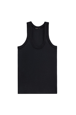 черный Трикотажный топ из хлопка с добавлением вискозы. Модель прияталенного силуэта, с U-образным вырезом горловины и глубокой проймой.