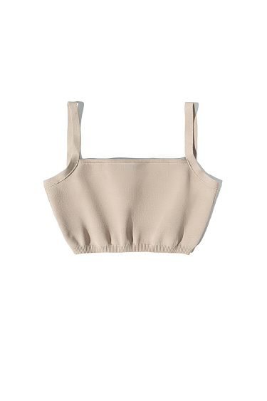 Короткий топ на бретелях