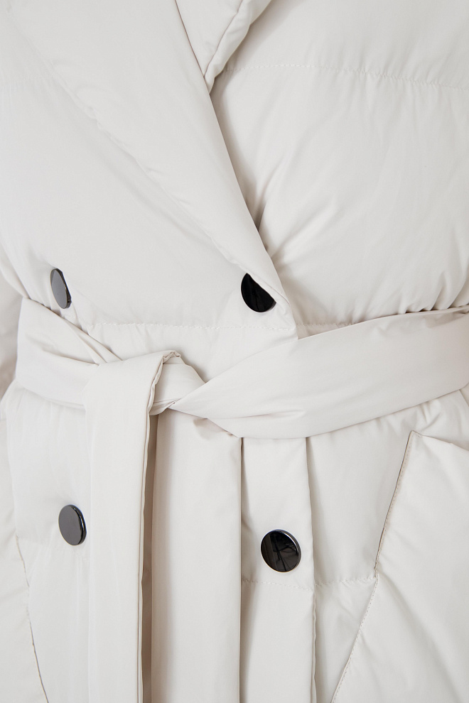 Двубортный пуховик с поясом на запах