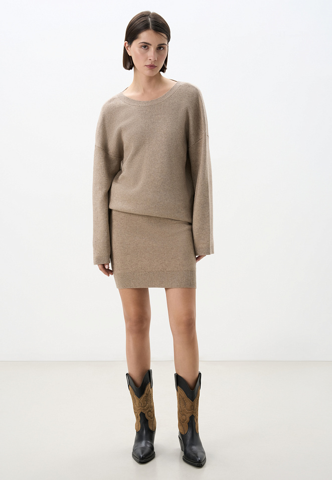 Джемпер с вырезом на спине