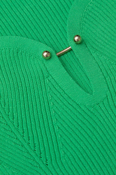 Топ с декольте на перемычке