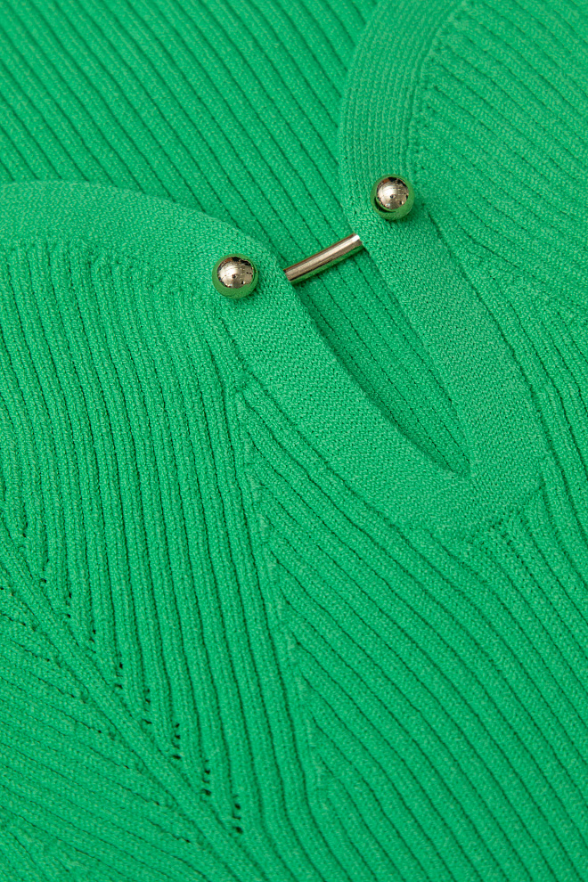 Топ с декольте на перемычке