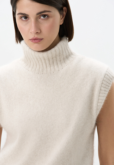 Трикотажный жилет из пуха лисы