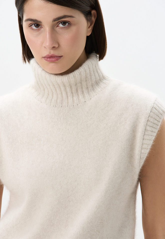 Трикотажный жилет из пуха лисы