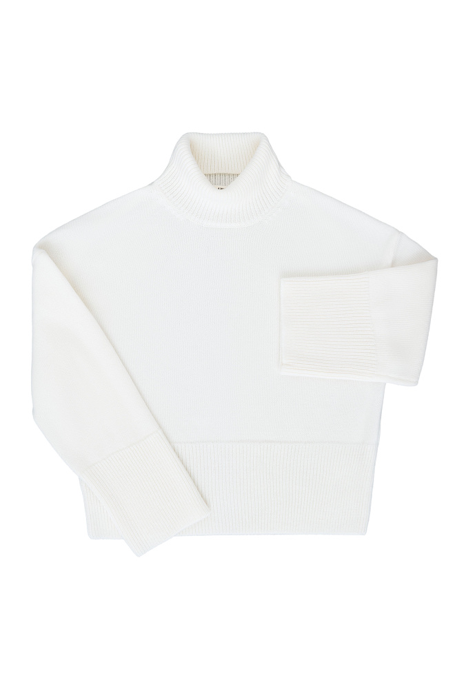 Джемпер с высоким воротом