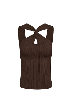 коричневый Трикотажный топ с двойным перекрутом на груди. Модель приталенного силуэта с открытыми плечами.