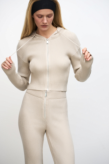 Трикотажный бомбер с капюшоном 