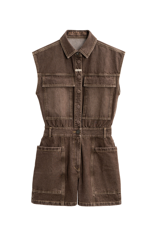 Джинсовый комбинезон с большими карманами