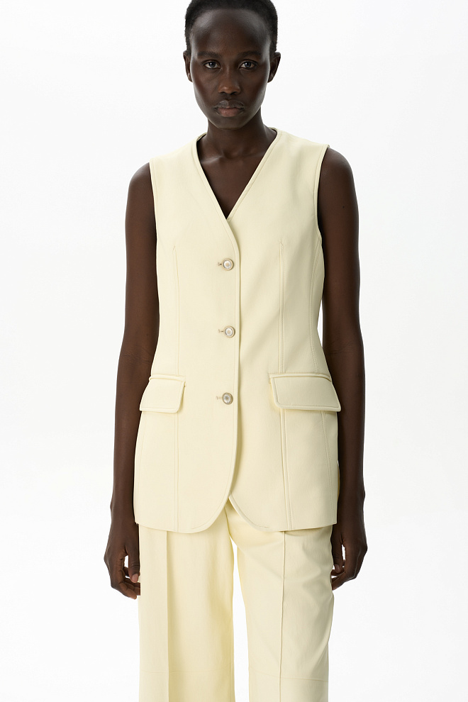 Жилет из экокожи