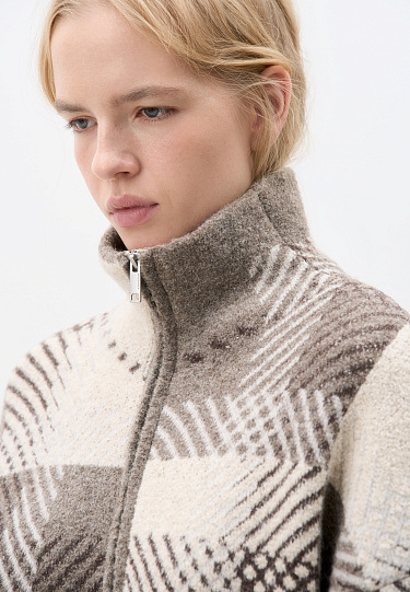 Трикотажный бомбер в клетку