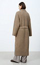 Трикотажное пальто на запах из смесовой шерсти с поясом в тон. Модель свободного силуэта со спущенной линией плеча и накладными карманами. Отложной воротник с прямоугольными лацканами. Изделие без подкладки. Дополнить образ можно шарфом и шапкой в тон.