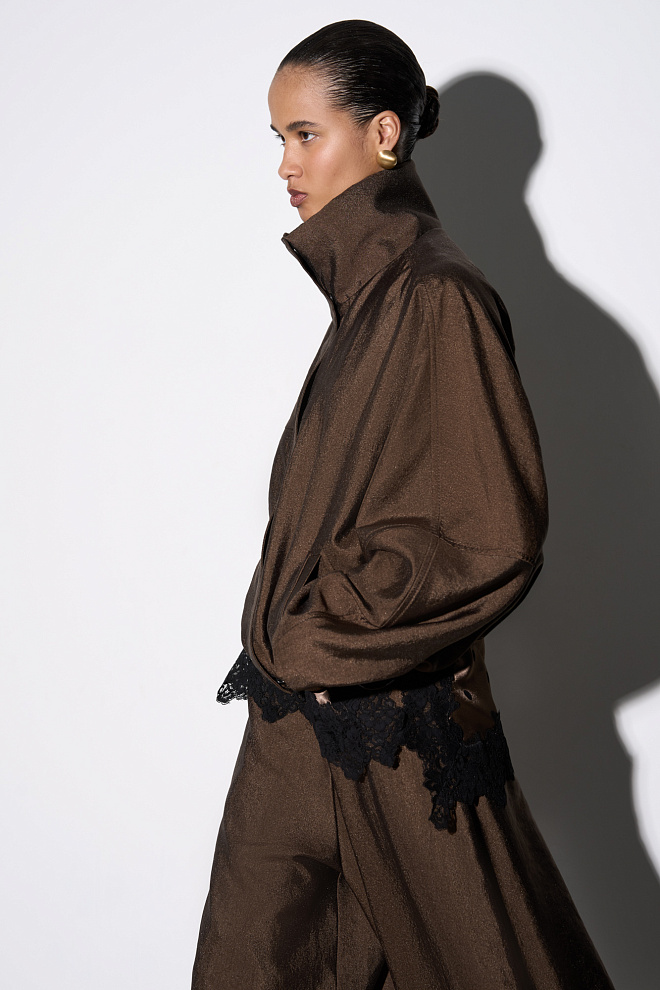 Бомбер с воротником-стойкой