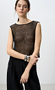 Прозрачный топ без рукавов, с круглым вырезом горловины. Модель декорирована пайетками. 