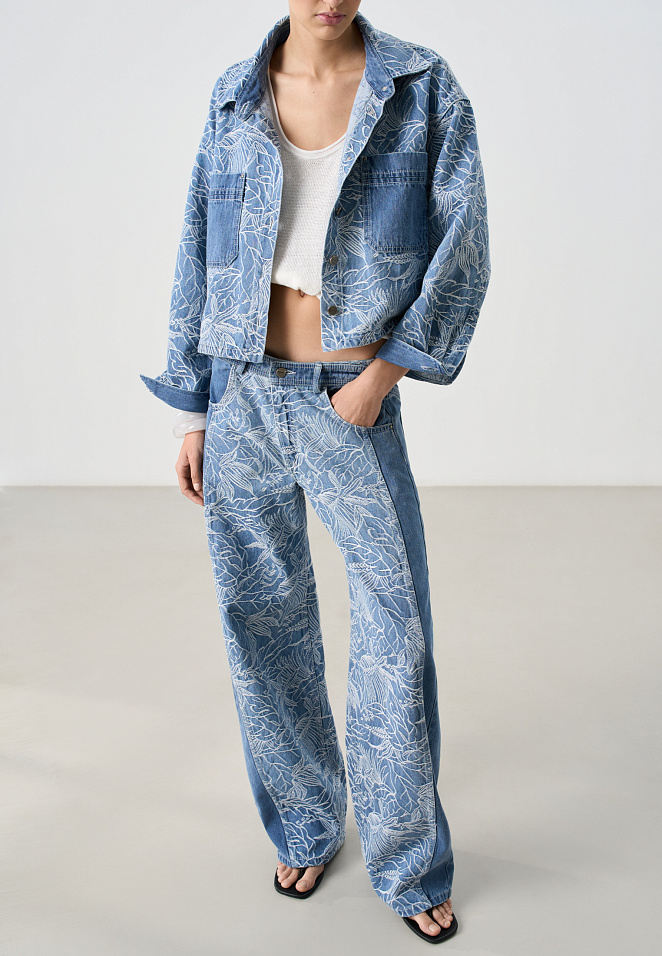 Джинсы с растительным орнаментом