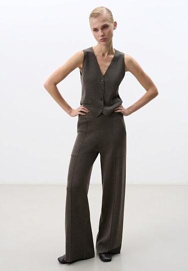 Трикотажный жилет на кнопках