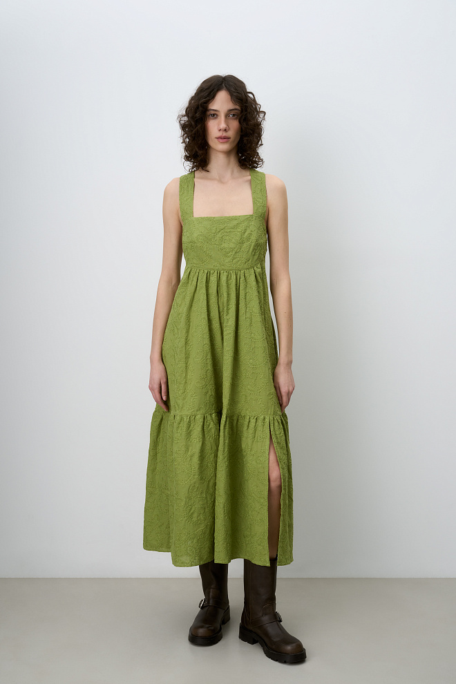 Сарафан из 100% хлопка с объемной вышивкой