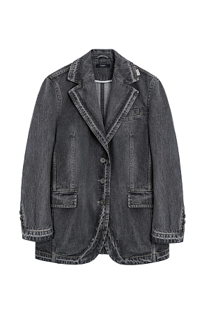 серый Джинсовый жакет из 100% хлопка. Модель прямого кроя с классическим английским воротником, боковыми карманами с клапанами, карманом на груди и пуговицами на манжетах. Застежка на три металлические пуговицы. Изделие без подкладки.