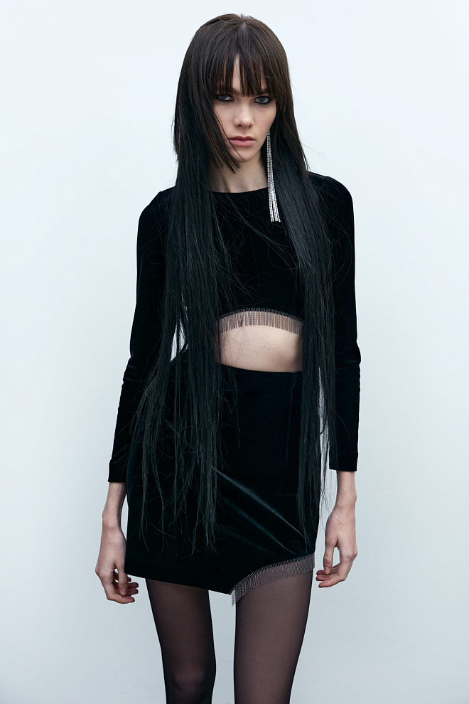 Бархатный костюм из топа и юбки