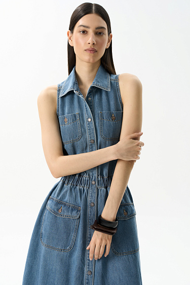 Джинсовое платье с карманами 