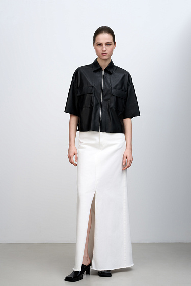 Рубашка из экокожи с накладными карманами