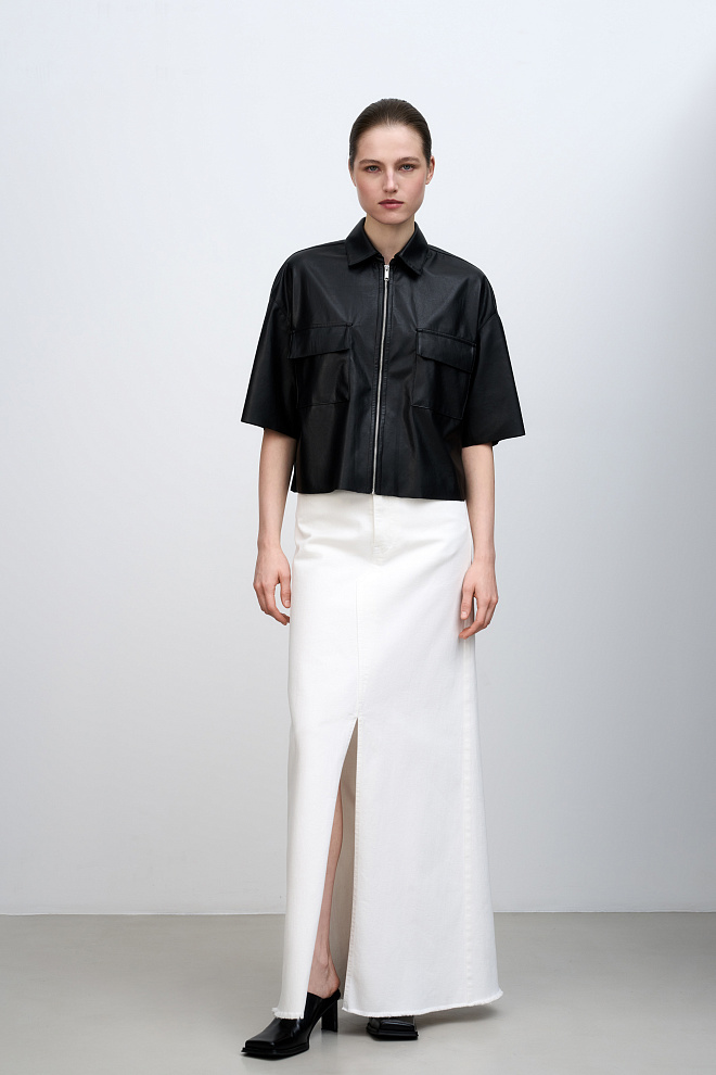 Рубашка из экокожи с накладными карманами