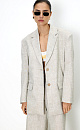 Классический однобортный жакет из 100% льна. Модель с английским воротником, накладными карманами и застежкой на пуговицы. Дополнить образ можно брюками.
