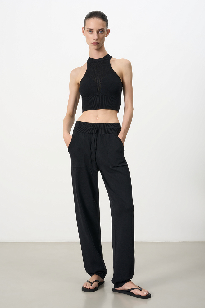 Топ с акцентной вставкой из сетки