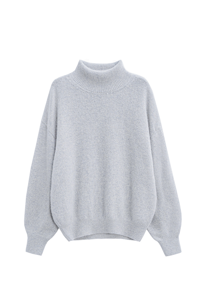 Джемпер из пуха лисы с высоким воротом