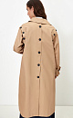 Длинный плащ свободного кроя с отложным воротником-стойкой. Декор выполнен в виде многочисленных пуговиц. Рукава изделия отстегиваются. Два боковых кармана с клапанами, паты для пояса. Пояс с пряжкой из основого материала.