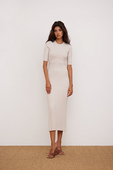 Платье с открытой спиной