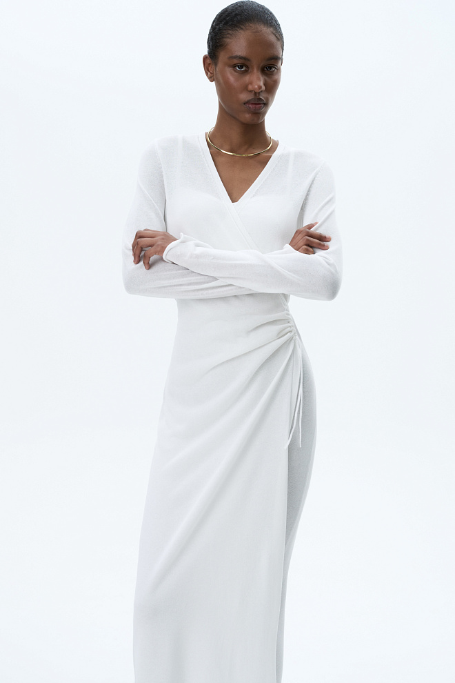 Трикотажное платье на запах