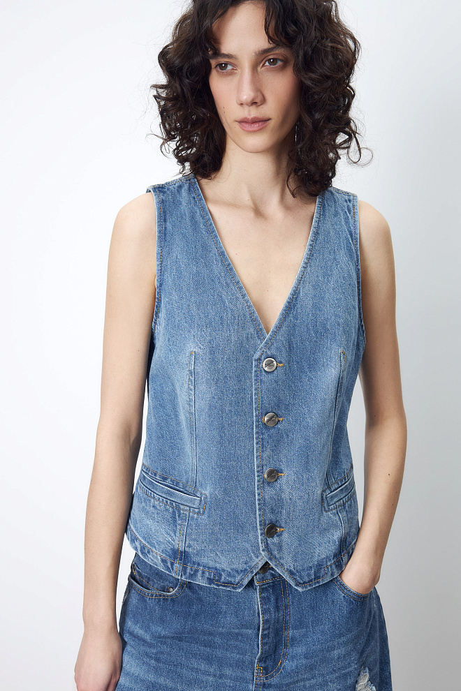 Джинсовый жилет