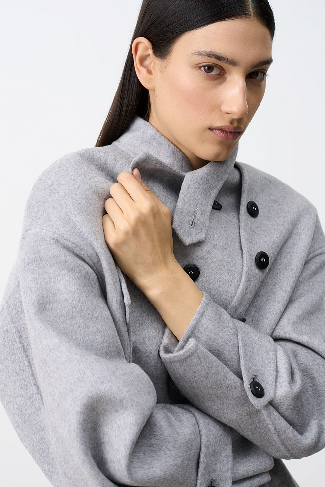 Однобортное пальто с кокеткой