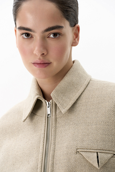 Шерстяной бомбер с отложным с воротником