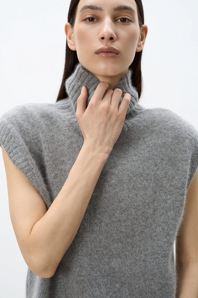 Трикотажный жилет из пуха лисы