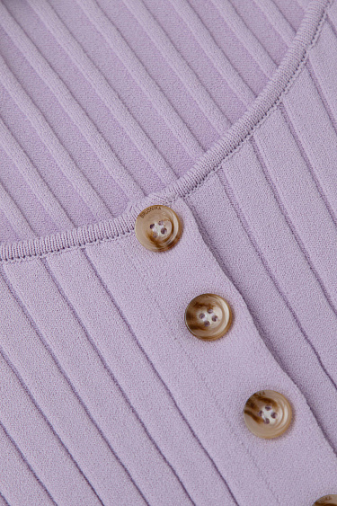 Топ с застежкой на пуговицы