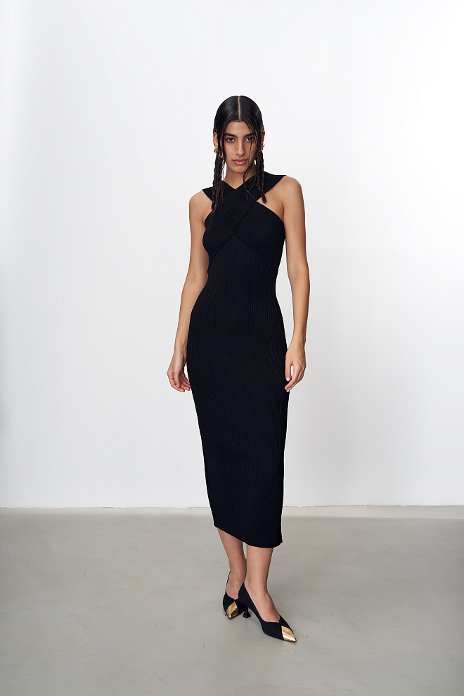 Платье с перекрещенным лифом