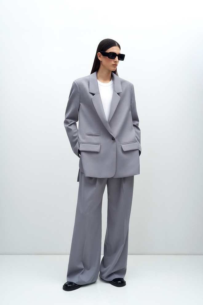 Классический костюм с брюками палаццо