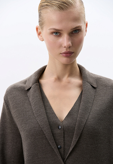 Однобортный жакет в основе из шерсти мериноса