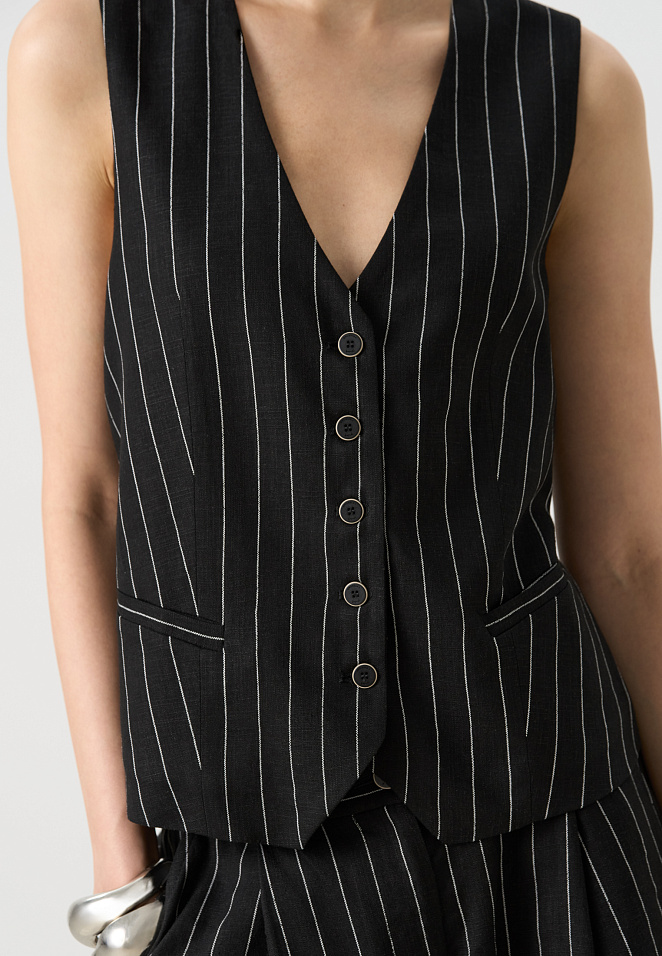 Льняной костюм в полоску