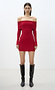 Трикотажное платье длины мини из вискозы в рубчик. Модель приталенного силуэта, с длинными рукавами и открытой линией плеч. 