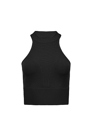 черный Спортивный топ из вискозы с акцентом на зону декольте. Модель приталенного силуэта, с глубокой проймой и широким поясом в рубчик.