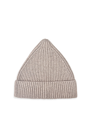 бежевый Трикотажная шапка с отворотом. Модель из смесовой шерсти с добавлением кашемира.